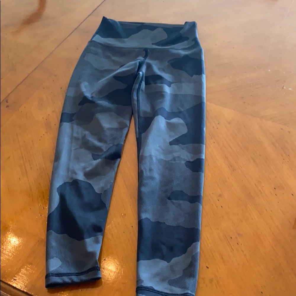 American Eagle camo leggings